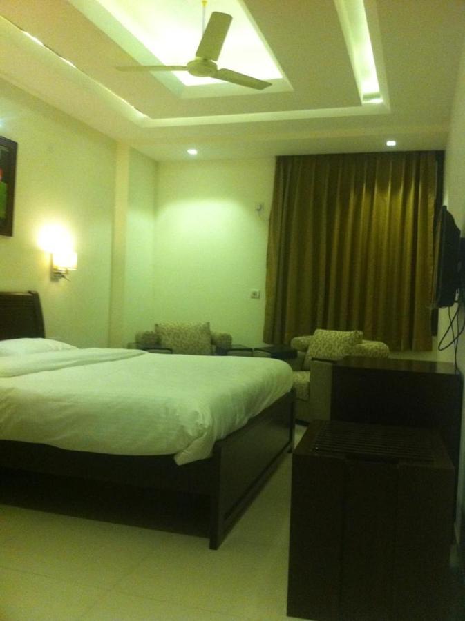 Nikko Blue - Boutique Hotel Гургаон Экстерьер фото