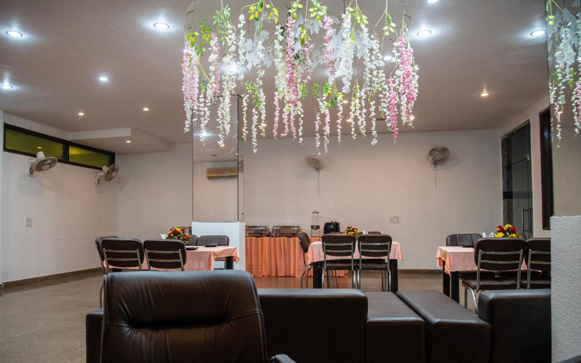 Nikko Blue - Boutique Hotel Гургаон Экстерьер фото
