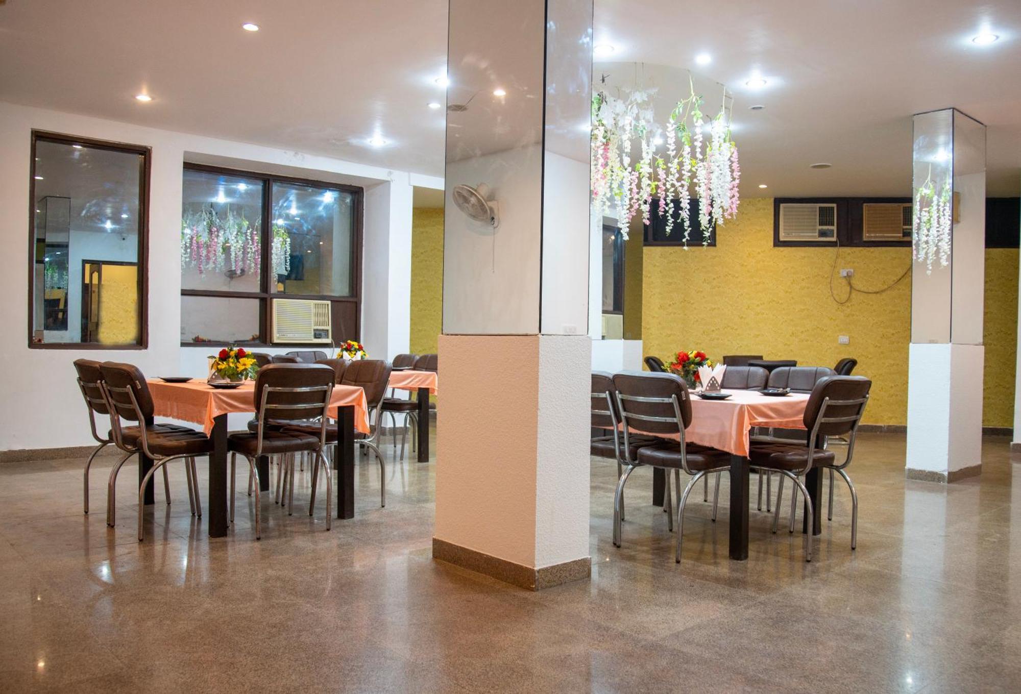 Nikko Blue - Boutique Hotel Гургаон Экстерьер фото