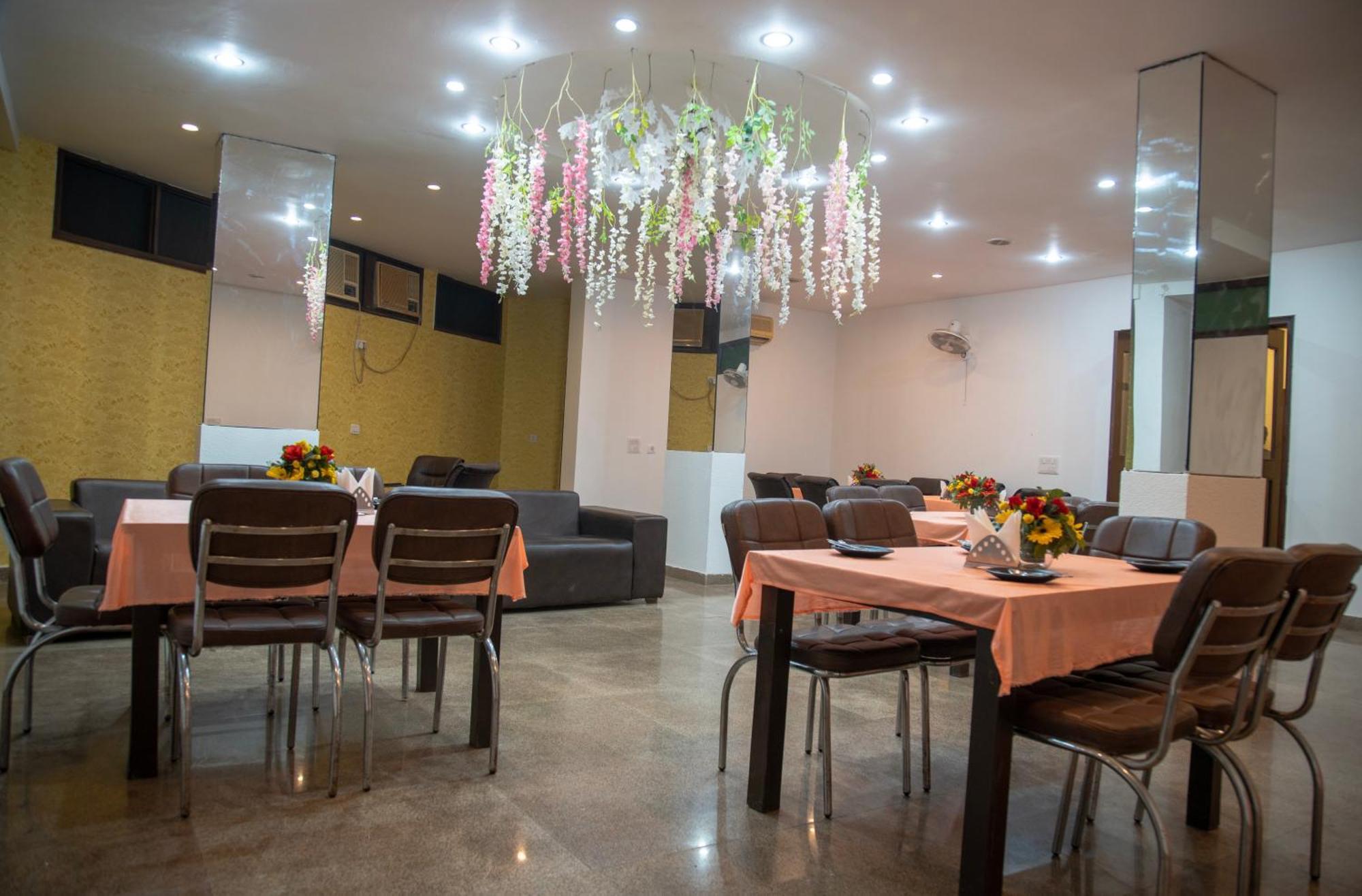 Nikko Blue - Boutique Hotel Гургаон Экстерьер фото