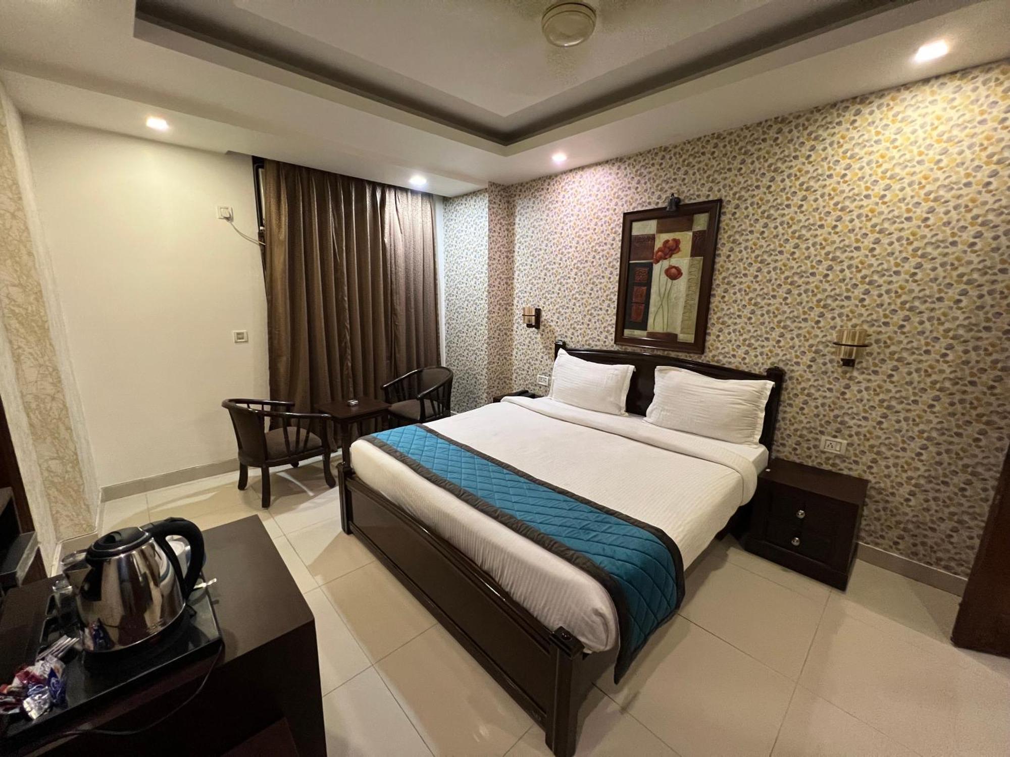 Nikko Blue - Boutique Hotel Гургаон Экстерьер фото