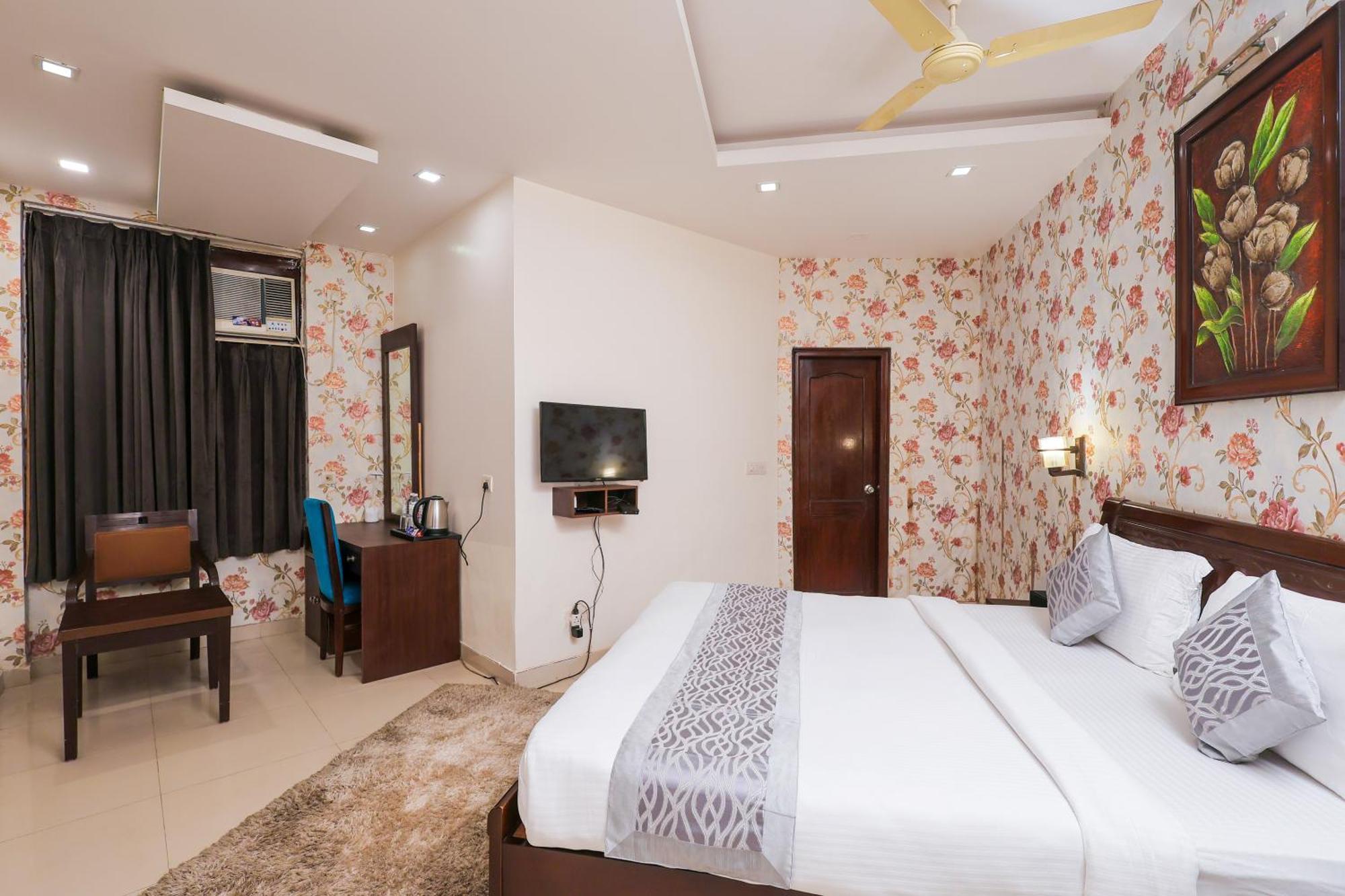 Nikko Blue - Boutique Hotel Гургаон Экстерьер фото