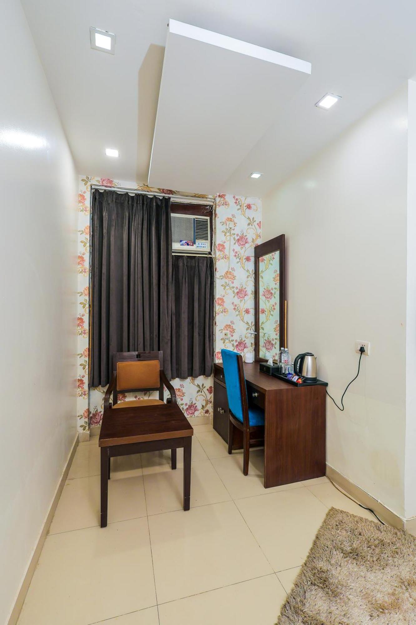 Nikko Blue - Boutique Hotel Гургаон Экстерьер фото