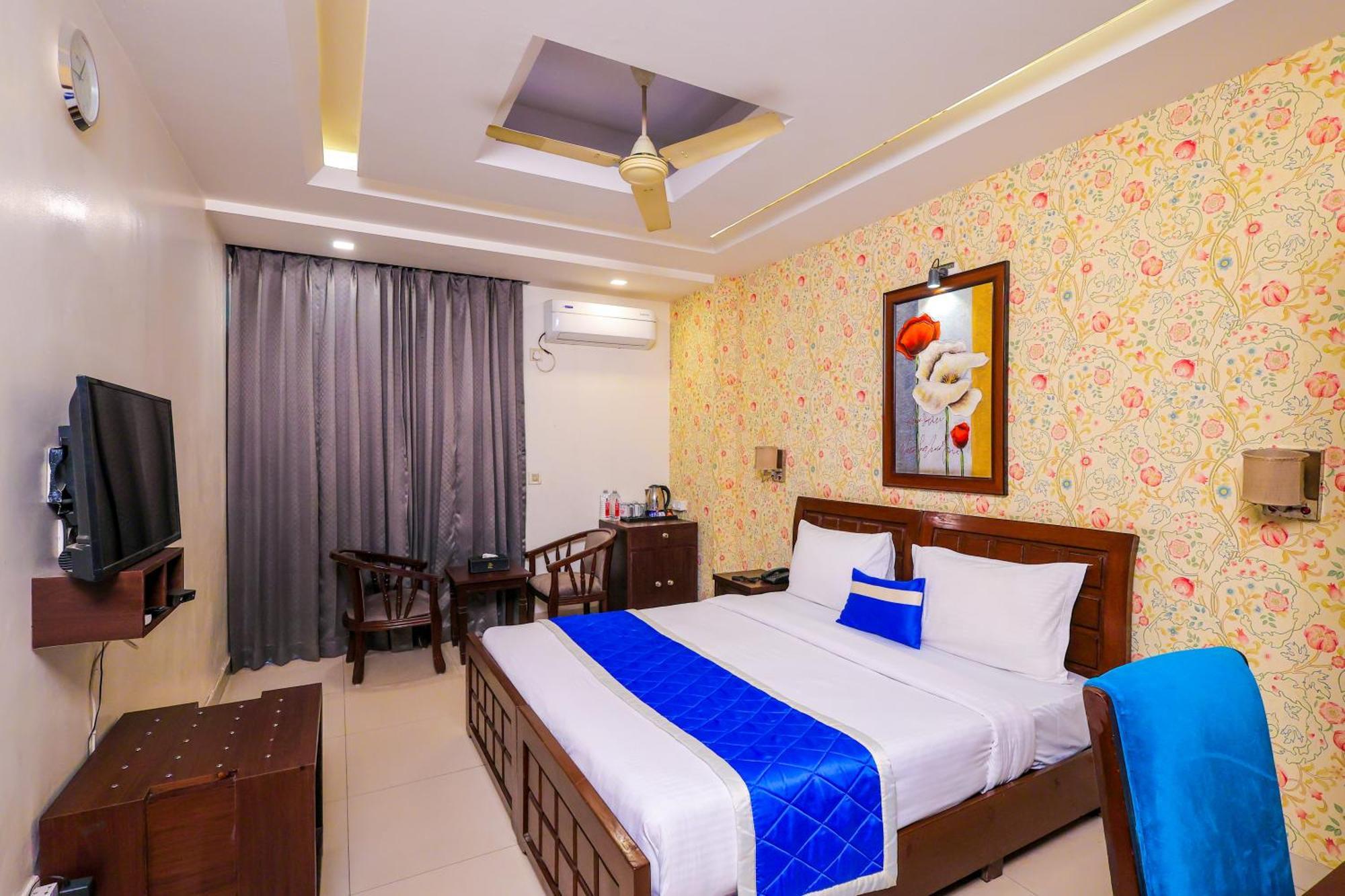 Nikko Blue - Boutique Hotel Гургаон Экстерьер фото