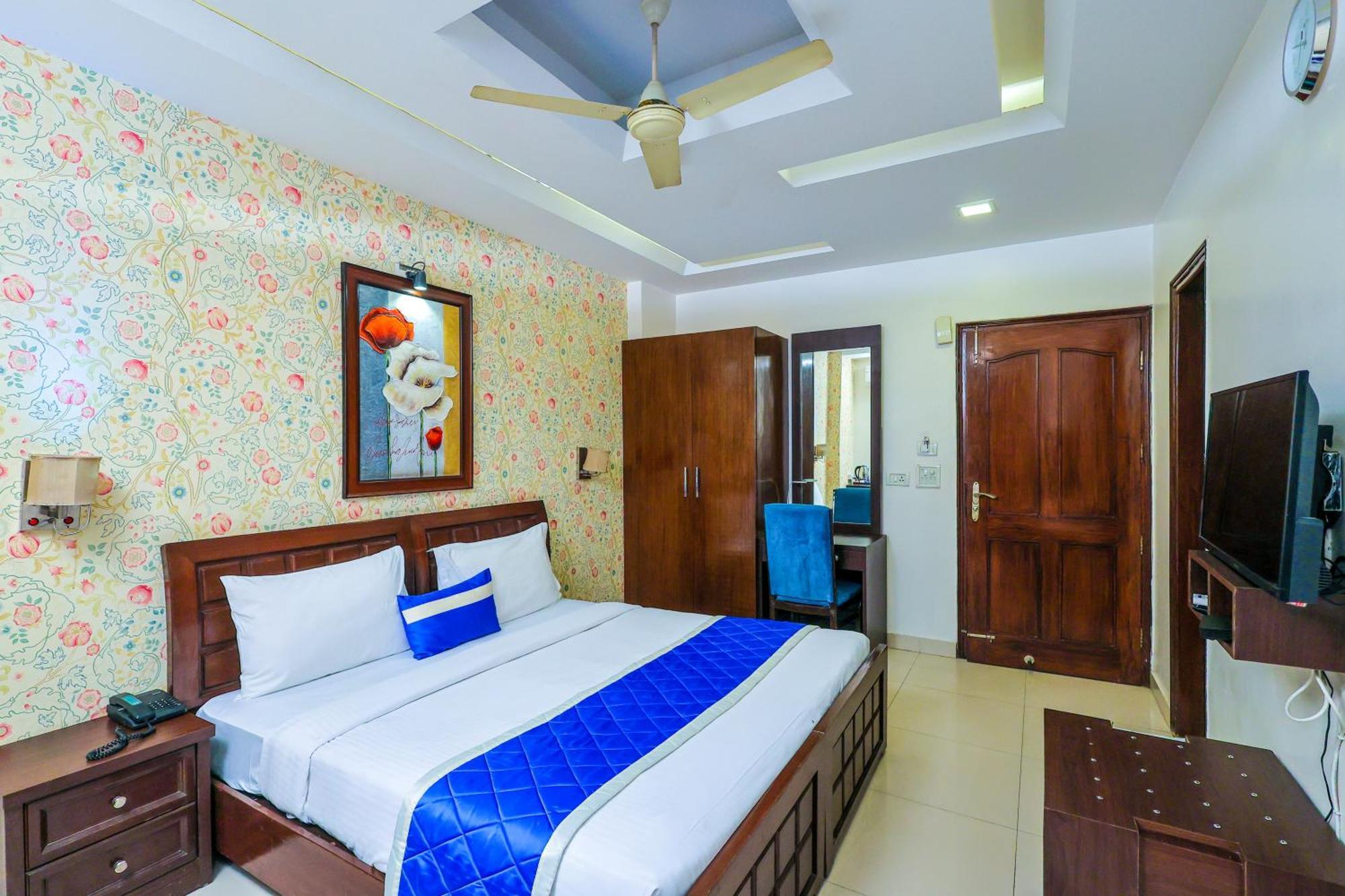 Nikko Blue - Boutique Hotel Гургаон Экстерьер фото