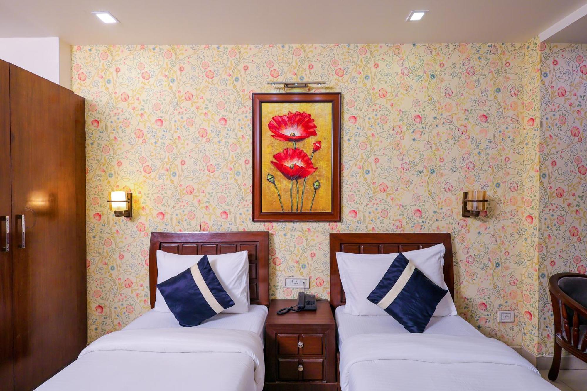 Nikko Blue - Boutique Hotel Гургаон Экстерьер фото
