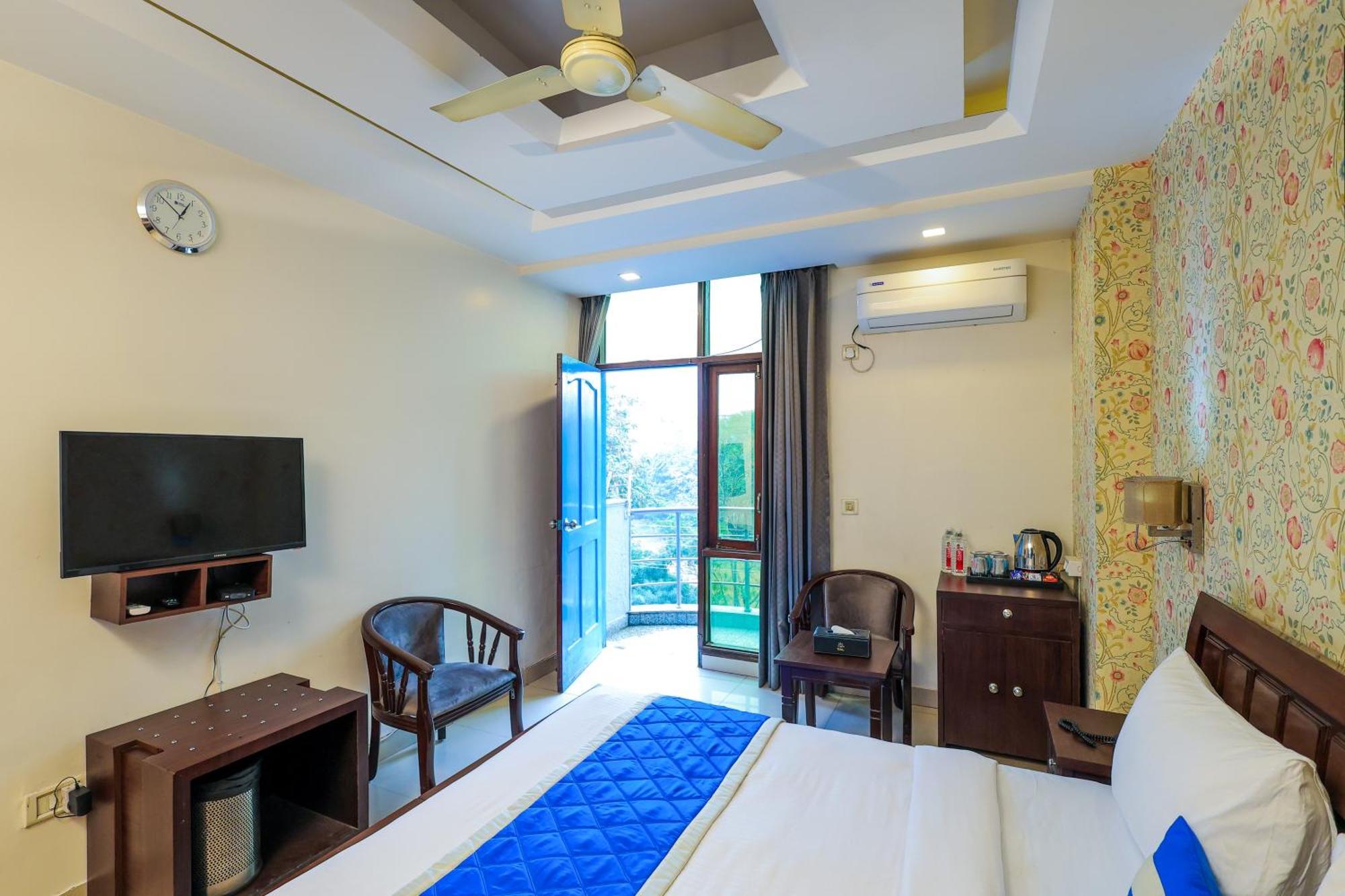 Nikko Blue - Boutique Hotel Гургаон Экстерьер фото