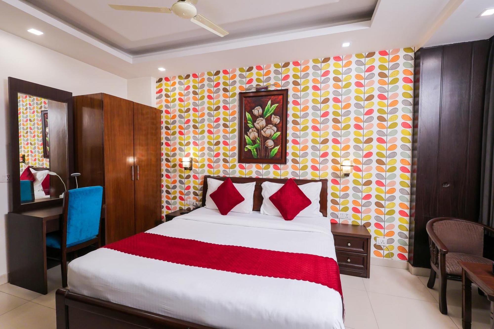 Nikko Blue - Boutique Hotel Гургаон Экстерьер фото